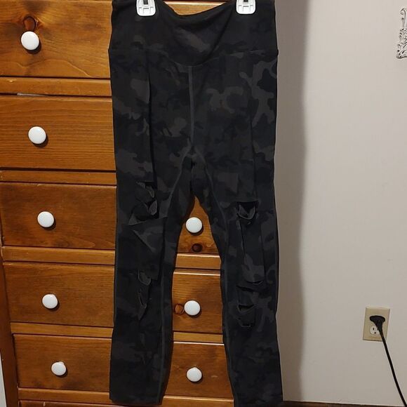 ZYIA camo leggings 6-8 slashed workout pants gym athletic women’s gym bottom - Picture 2 of 5